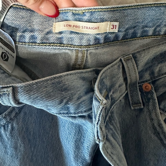 Levi Low Pro Straight Women’s Jeans - Charlie Glow Up - Medium Wash, Size 31 - Picture 3 of 3